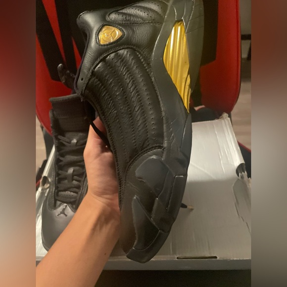 I got a new pair trying to bless someone with rare shoes for a low price - Picture 4 of 10